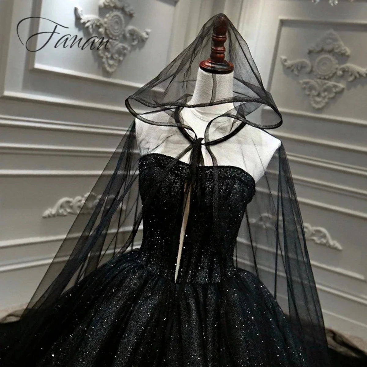 Crystals Black Wedding Dresses Lace Appliques Ball Gown