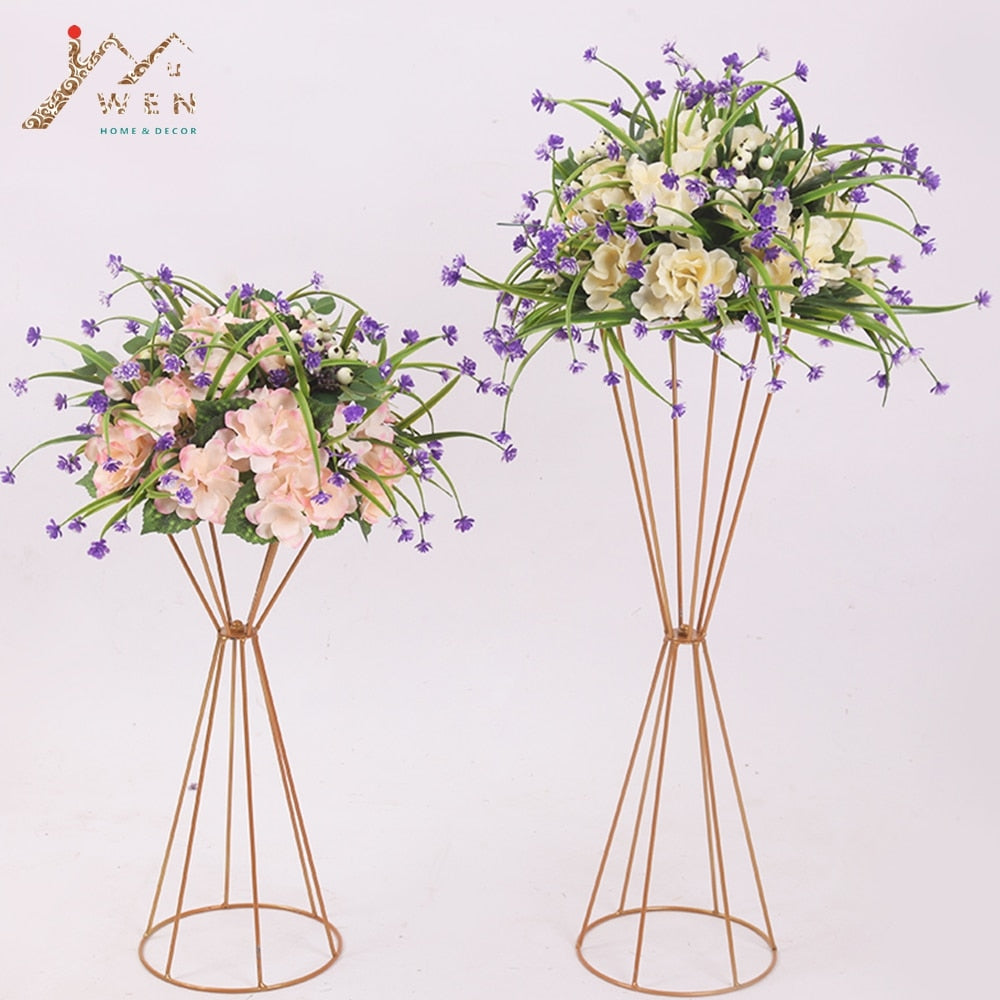 Dramatic centerpiece gold