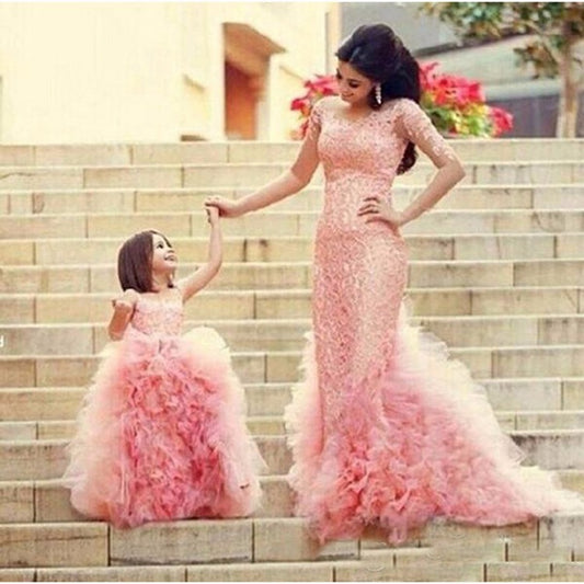 Mother and Daughter Make Me Elegant Mother and Daughter Make Me Elegant